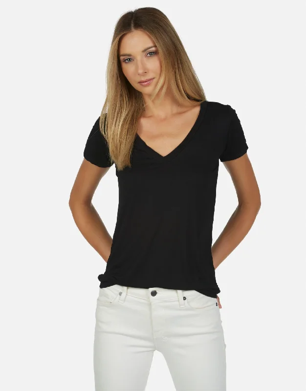 Women's Blouse with Wide CollarKendrick Core Fitted Tee