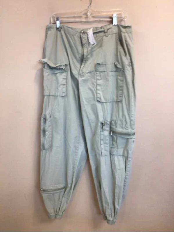 Women's CaprisSIZE LARGE RACHEL PAIGE Ladies PANTS