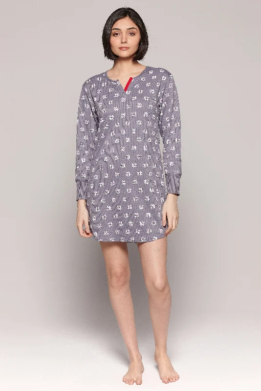 women's pajamas with cozy footiesRobe de nuit à manches longues en jacquard imprimé flocons